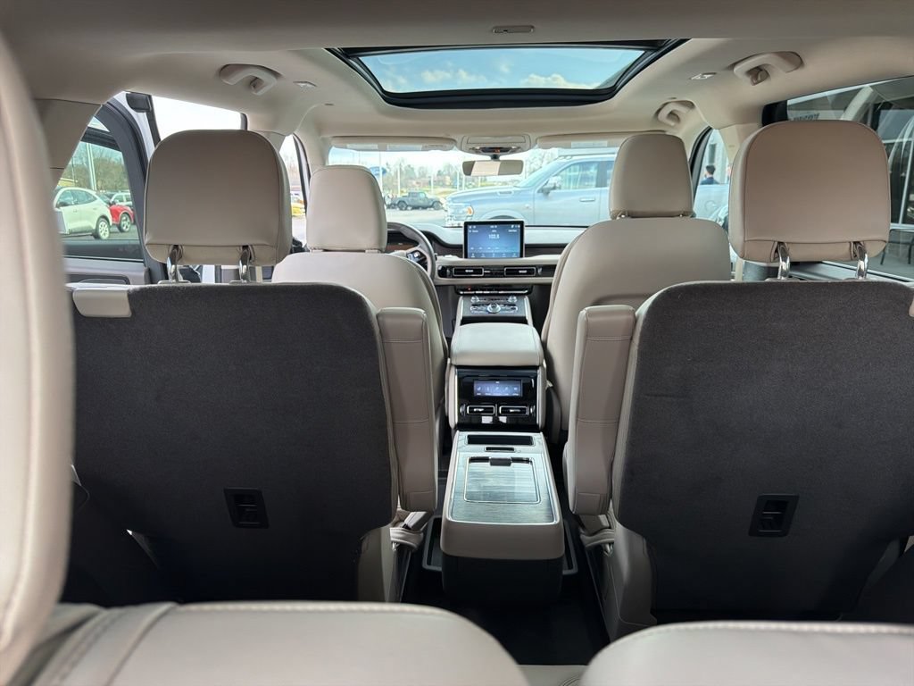 Used 2023 Lincoln Aviator Reserve w/ Equipment Group 201A AWD/4WD image 13