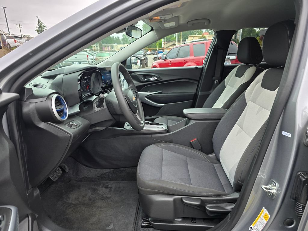 Used 2024 Chevrolet Trax LS w/ LS Convenience Package FWD image 18