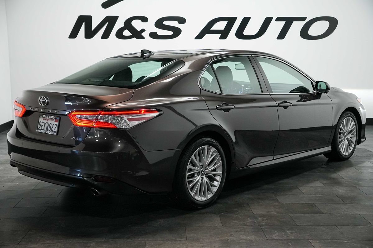 Used 2019 Toyota Camry XLE FWD image 4