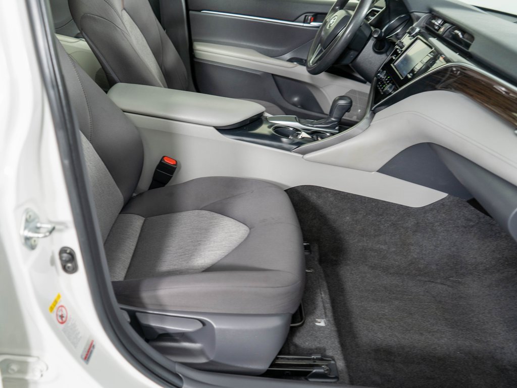 Used 2018 Toyota Camry LE w/ Moonroof Package image 8