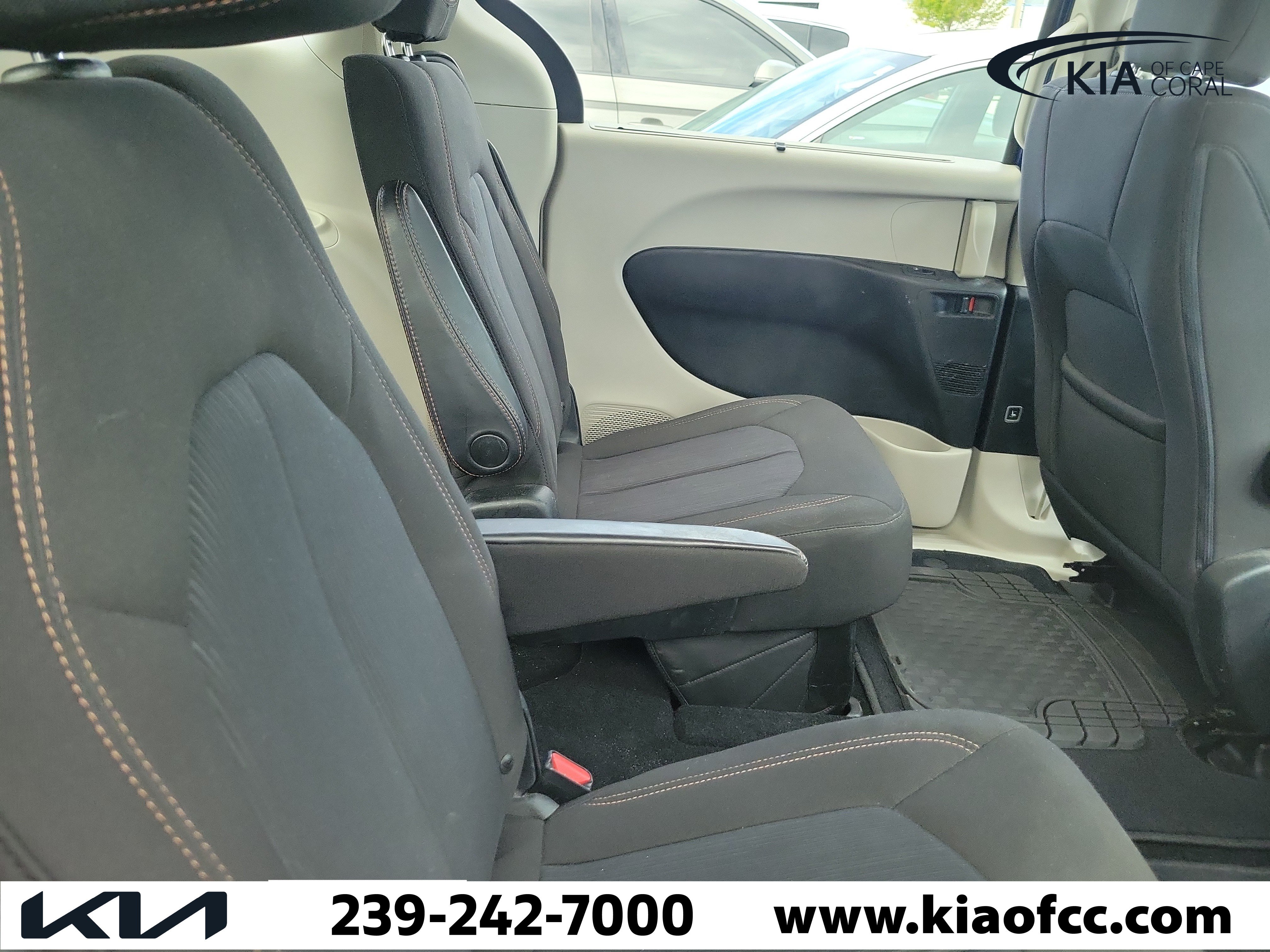 Used 2020 Chrysler Pacifica Touring FWD image 10