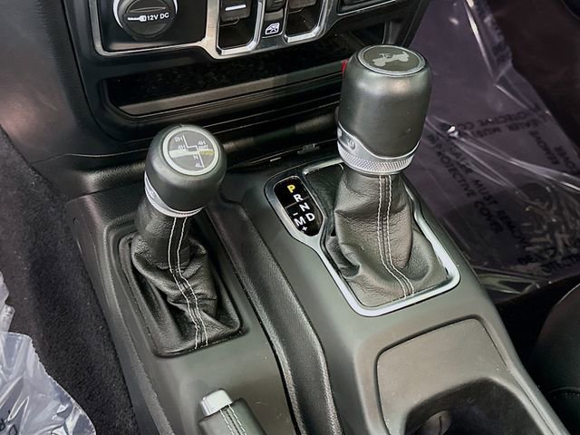 Used 2023 Jeep Wrangler Unlimited Sahara AWD/4WD image 17