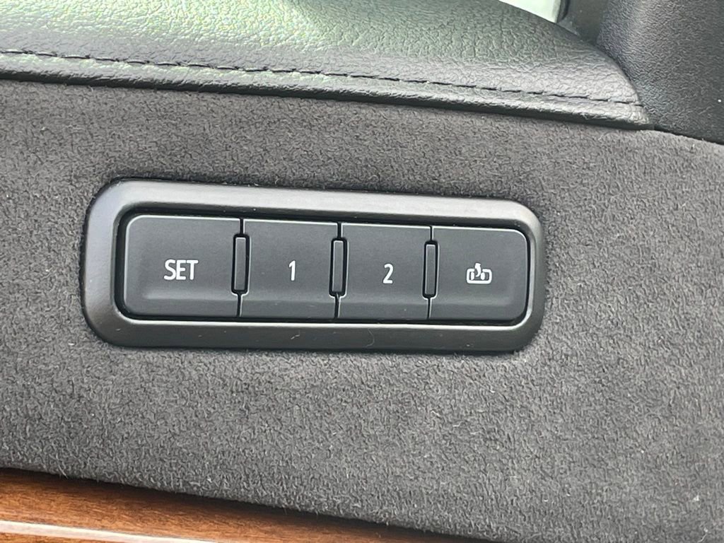 Certified 2020 Cadillac Escalade Luxury w/ Escalade Sport Edition image 33