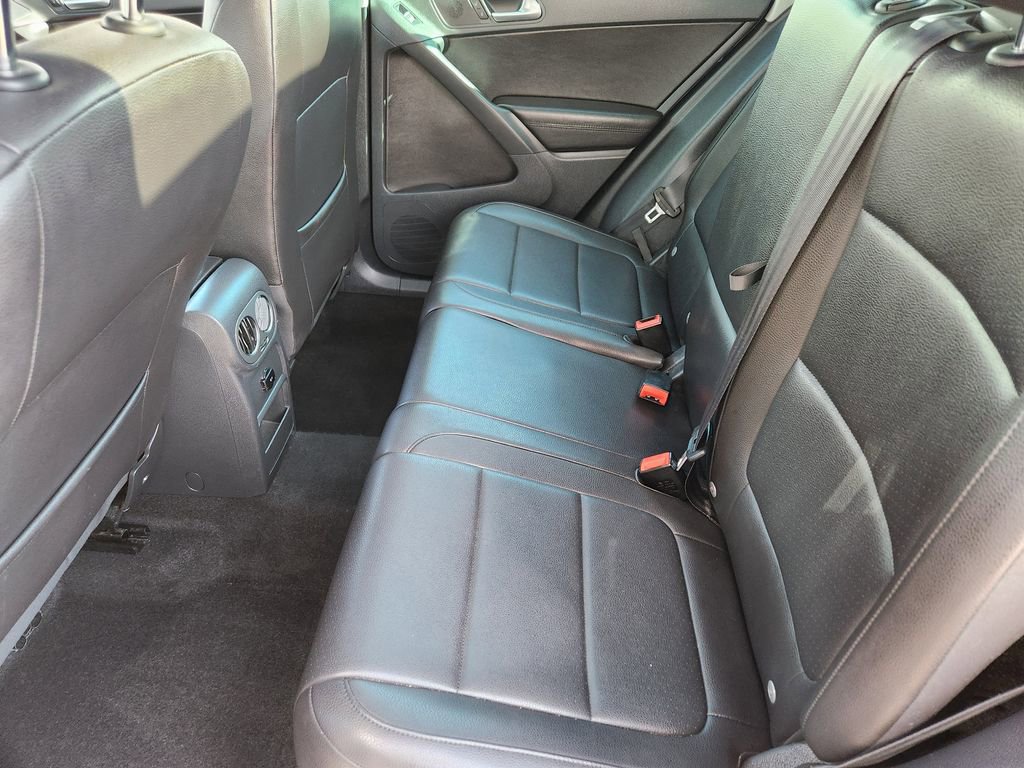 Used 2011 Volkswagen Tiguan SE image 18