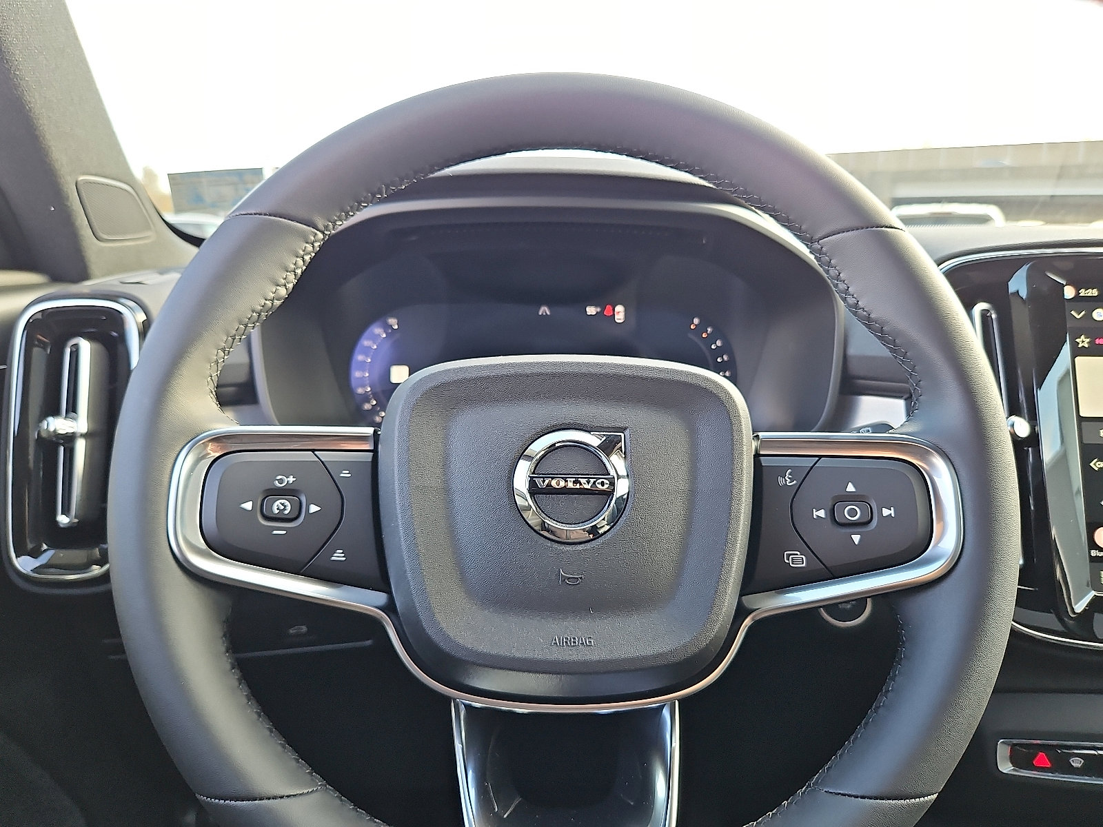 New 2026 Volvo XC40 B5 Ultra w/ Protection Package Premier AWD/4WD image 18