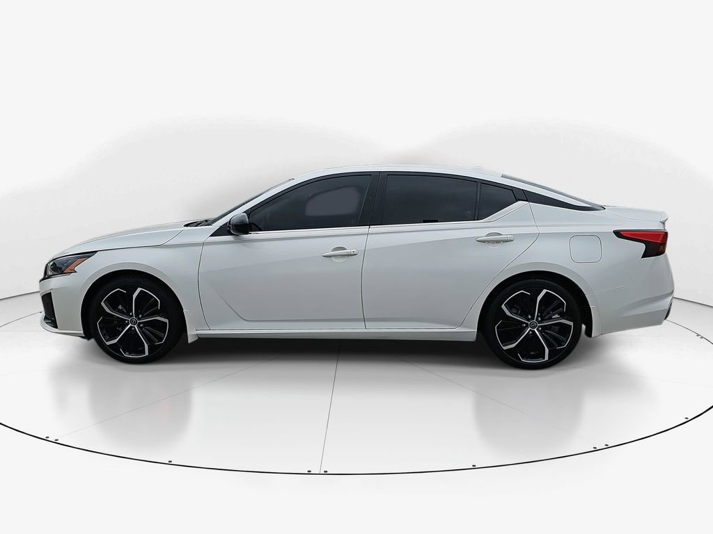 Used 2023 Nissan Altima 2.5 SR w/ SR Premium Package image 9