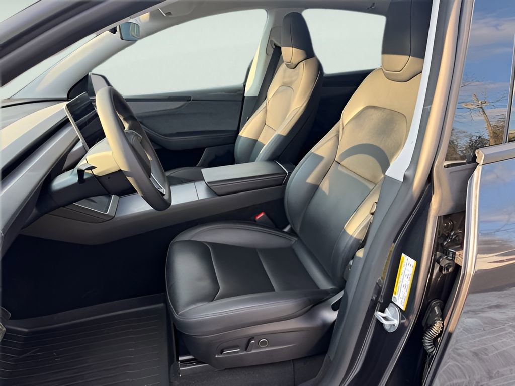 Used 2026 Tesla Model Y Long Range image 16