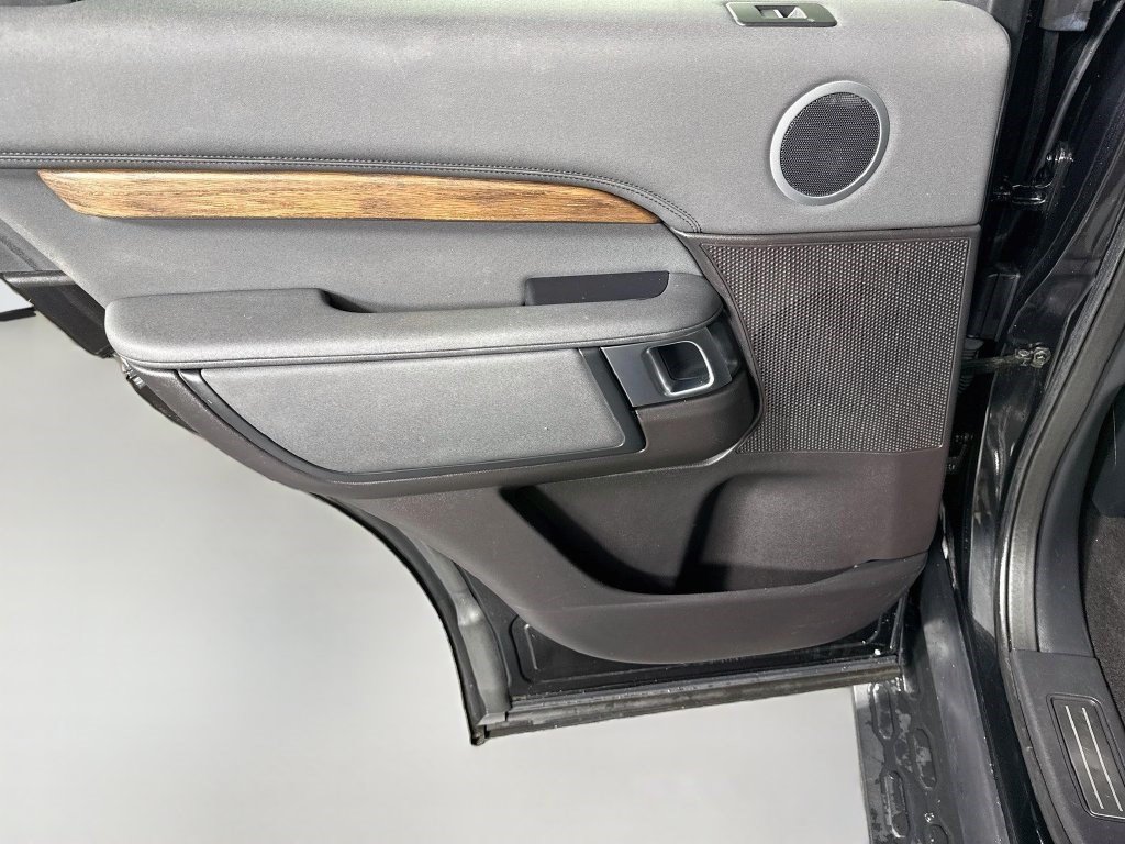 Used 2018 Land Rover Discovery HSE AWD/4WD image 25