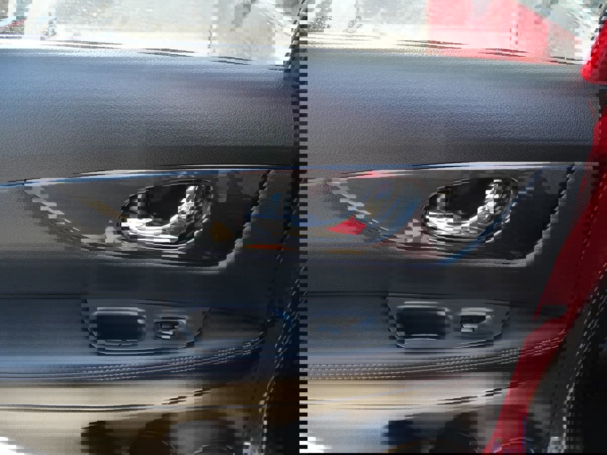 Used 2017 Nissan Rogue SV image 18