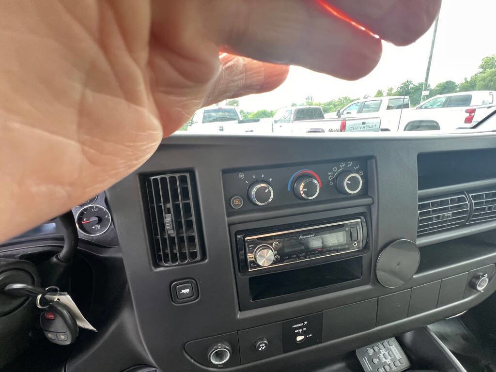 Used 2009 Chevrolet Express 3500 Extended Passenger w/ LT Preferred Equipment Group image 12