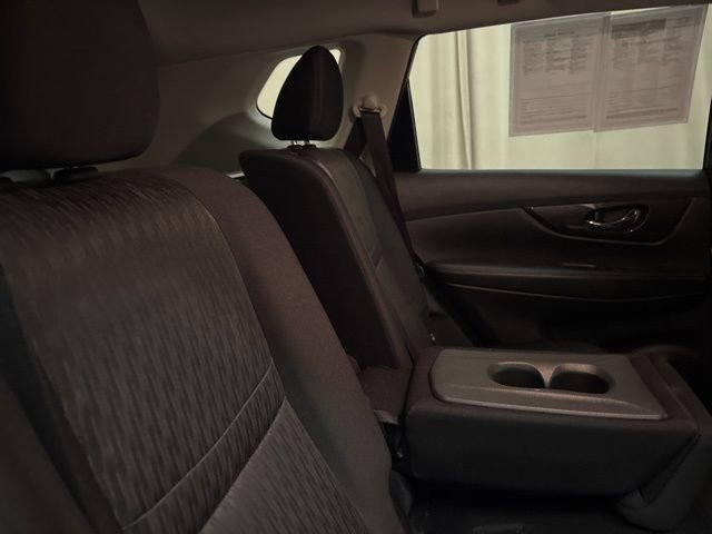 Used 2020 Nissan Rogue SV image 17