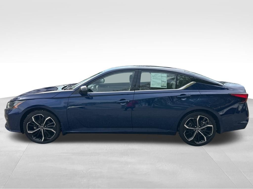 Used 2023 Nissan Altima 2.5 SR image 2