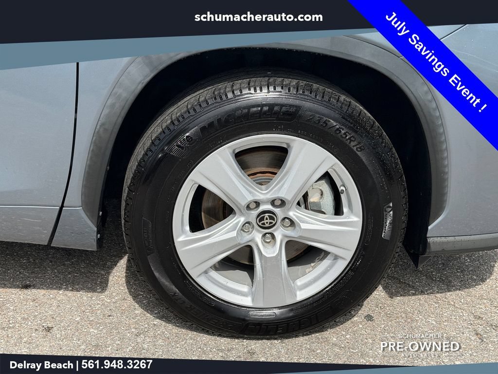 Used 2021 Toyota Highlander LE FWD image 9