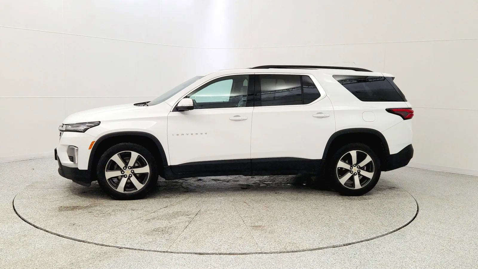 Used 2023 Chevrolet Traverse LT w/ LT Premium Package image 4