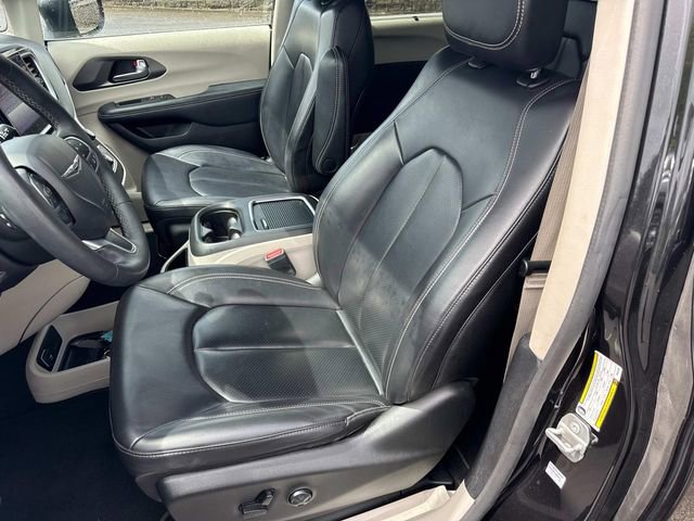 Used 2023 Chrysler Pacifica Touring-L FWD image 27