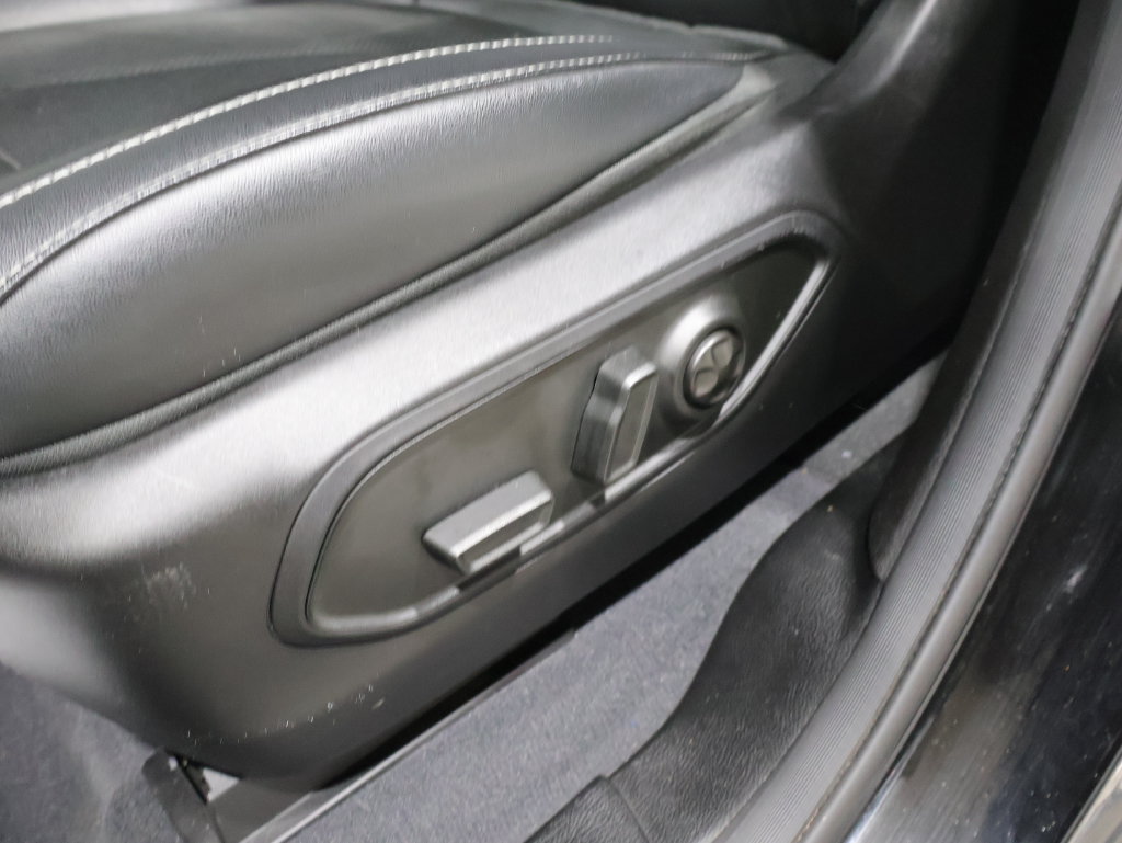 Used 2023 Jeep Grand Cherokee L Laredo AWD/4WD image 13