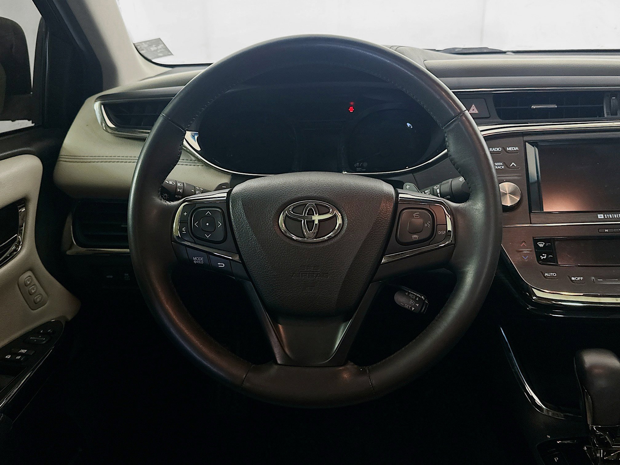 Used 2014 Toyota Avalon Limited FWD image 18