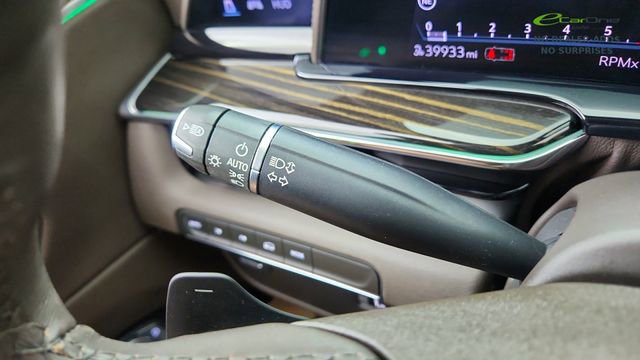 Used 2023 Cadillac Escalade ESV Premium Luxury image 46