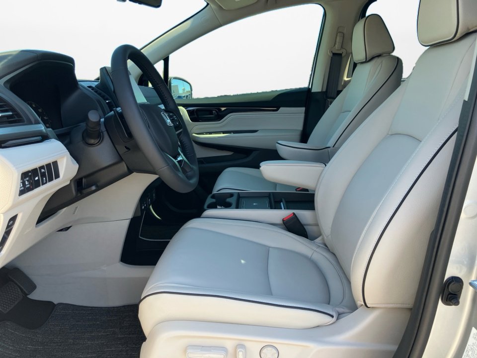 New 2026 Honda Odyssey Touring image 9
