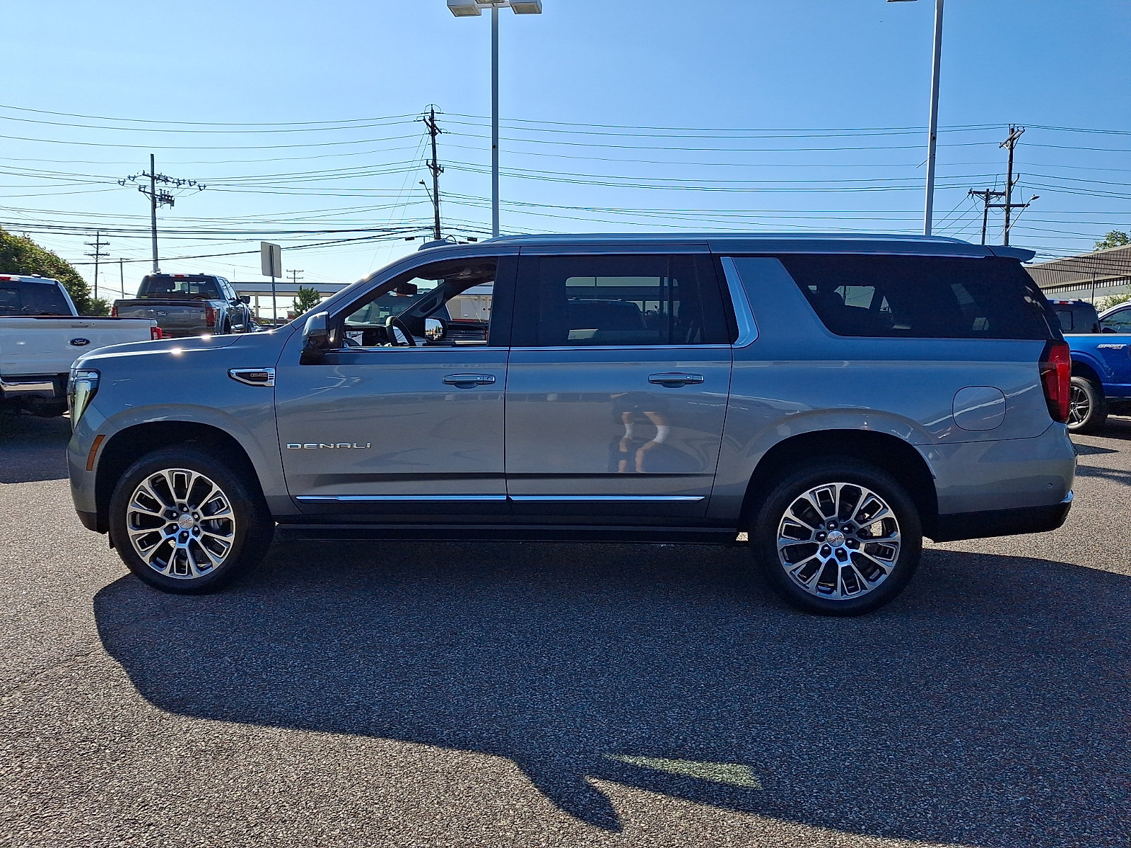 Used 2026 GMC Yukon XL Denali w/ Sun & Power Step Package AWD/4WD image 6