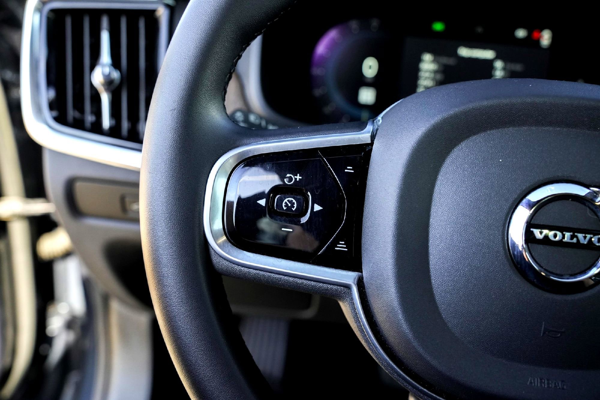 Used 2023 Volvo V90 B6 Cross Country Ultimate image 15