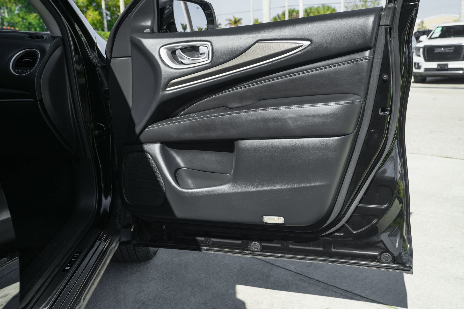 Used 2020 INFINITI QX60 Luxe w/ Essential Package image 39