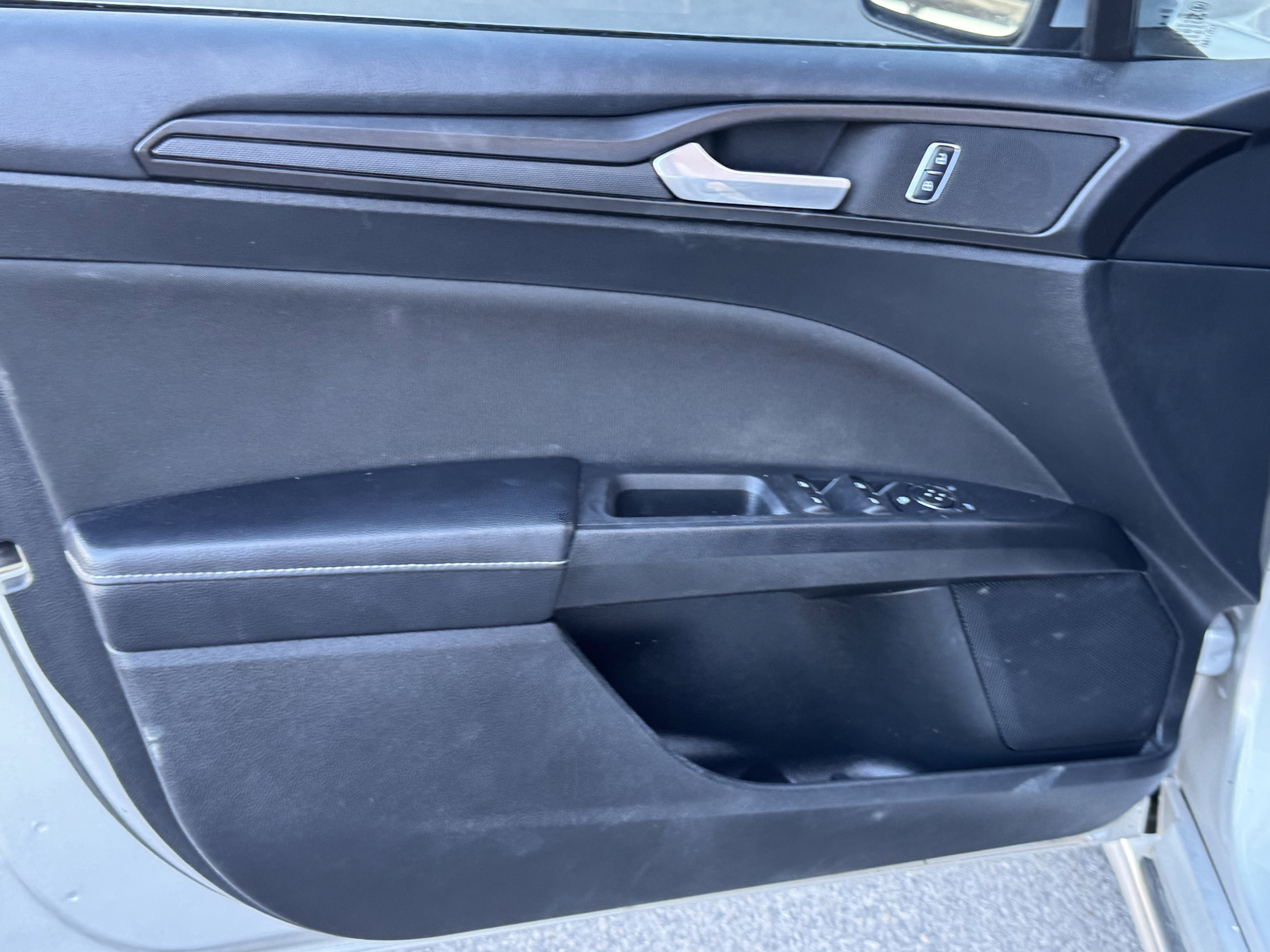 Used 2018 Ford Fusion S w/ Equipment Group 101A image 16