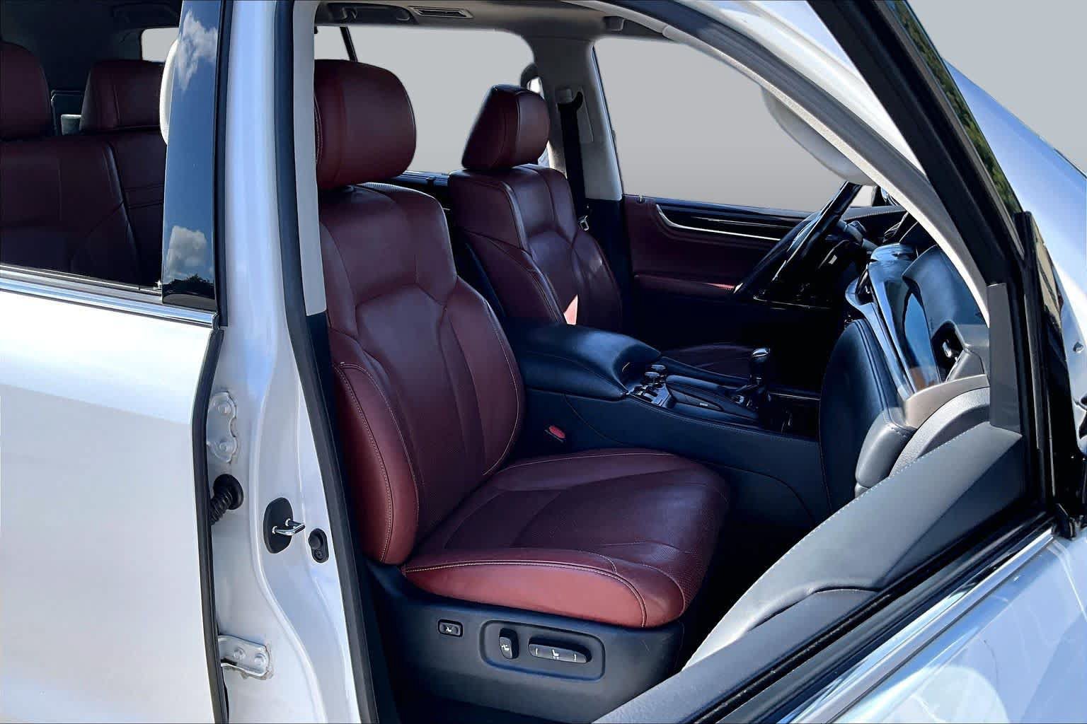 Used 2021 Lexus LX 570 4WD w/ Luxury Package image 8
