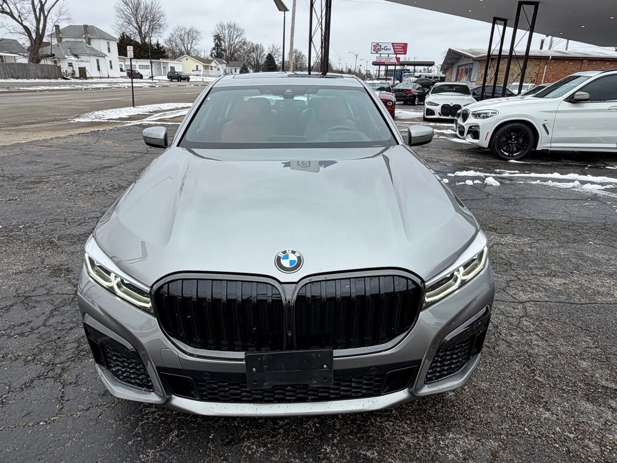 Used 2022 BMW 740i xDrive w/ M Sport Package image 2