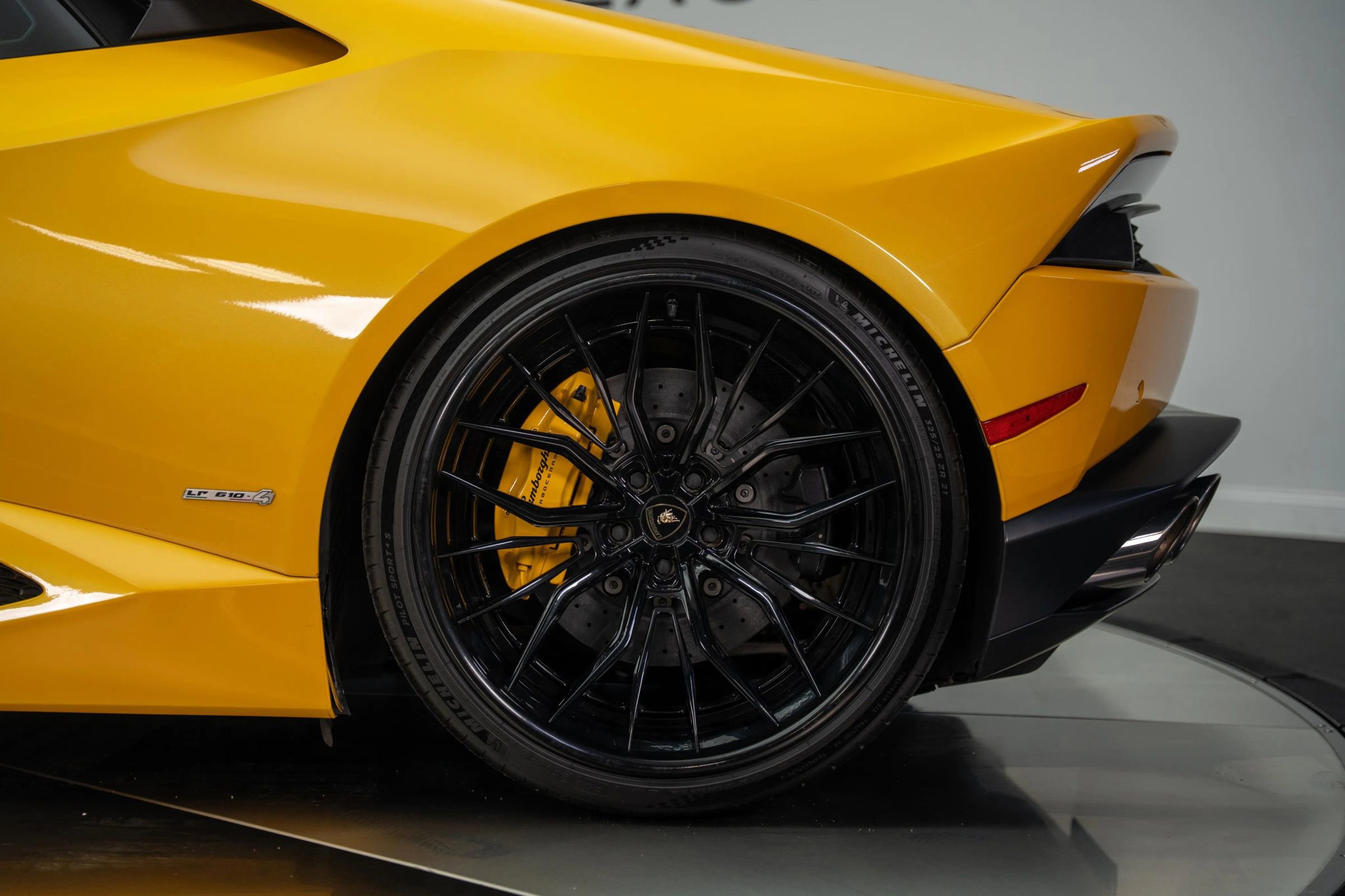 Used 2015 Lamborghini Huracan LP 610-4 image 9