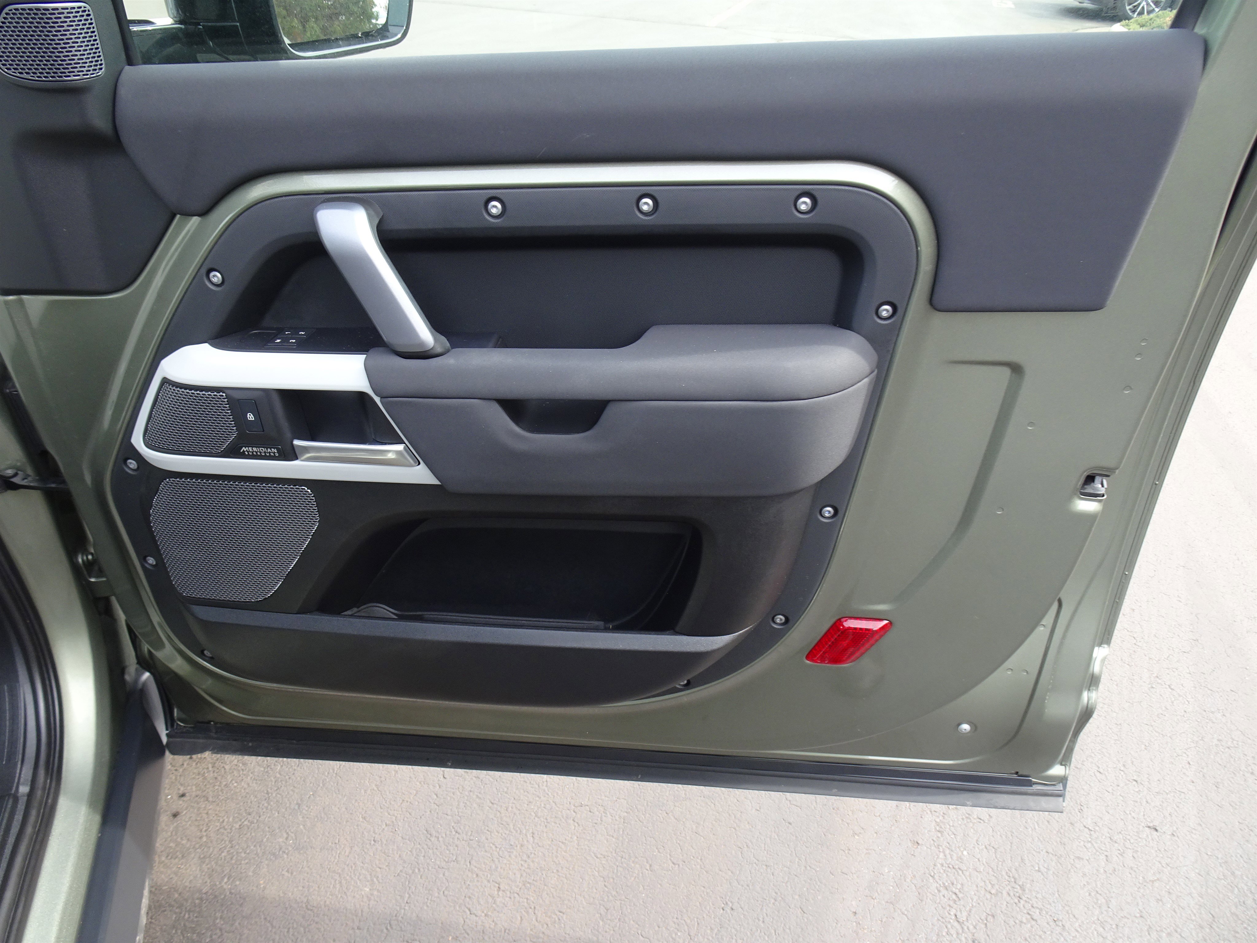 Certified 2023 Land Rover Defender 90 X-Dynamic SE image 21