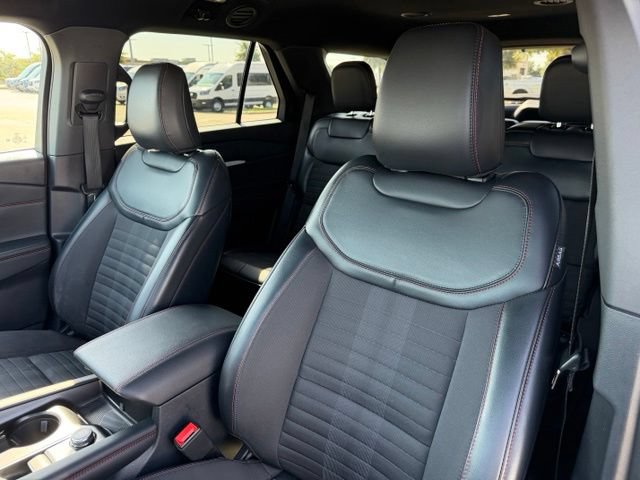 Used 2025 Ford Explorer ST-Line w/ ST-Line Street Pack AWD/4WD image 12