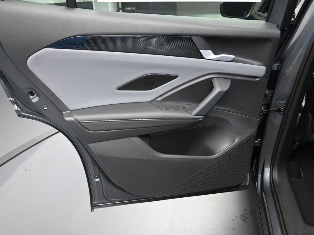 New 2025 Volkswagen Tiguan SE image 27
