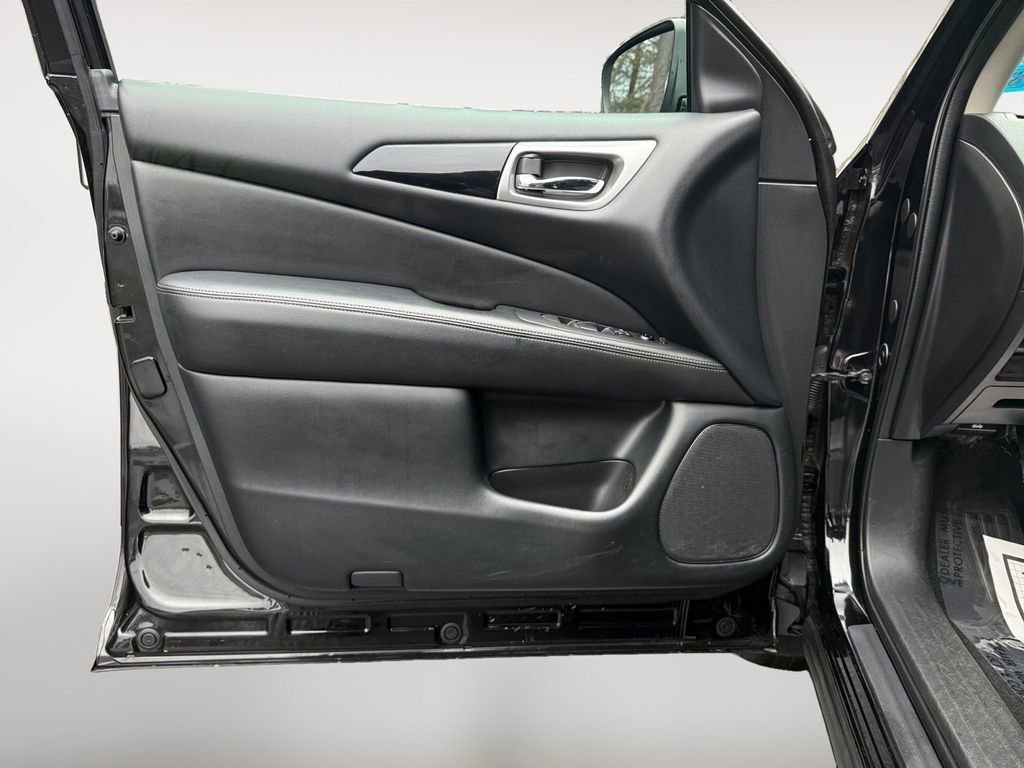 Used 2020 Nissan Pathfinder S image 13