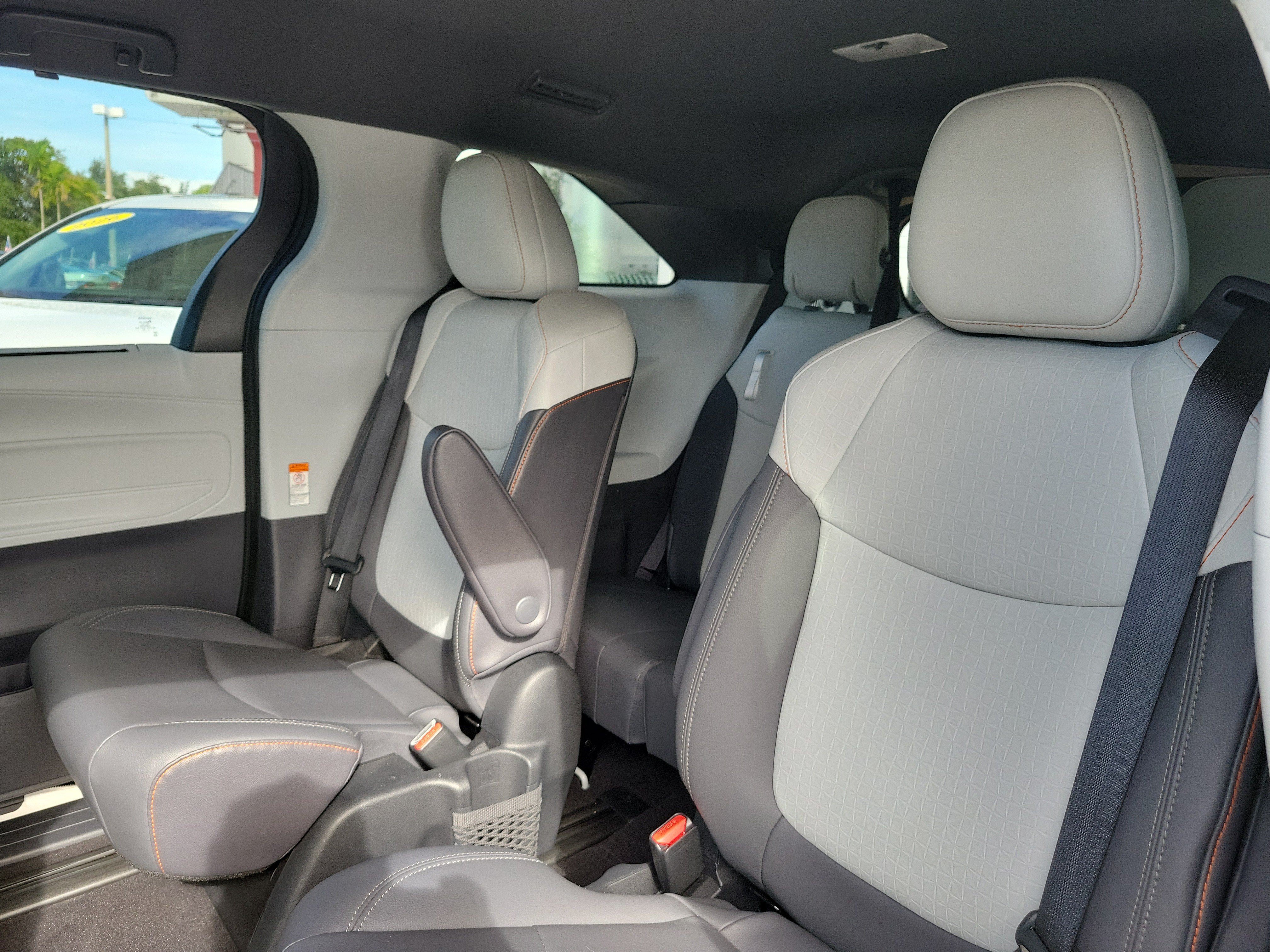 Used 2022 Toyota Sienna XSE FWD image 15