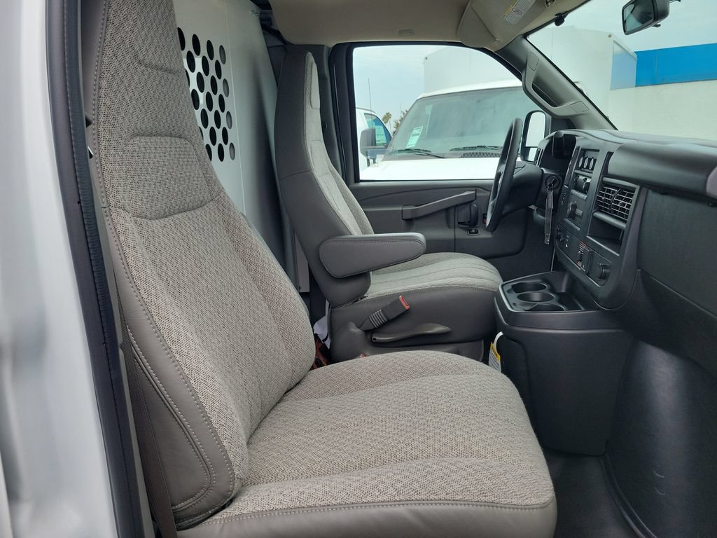 New 2026 Chevrolet Express 2500 w/ Driver Convenience Package RWD image 16