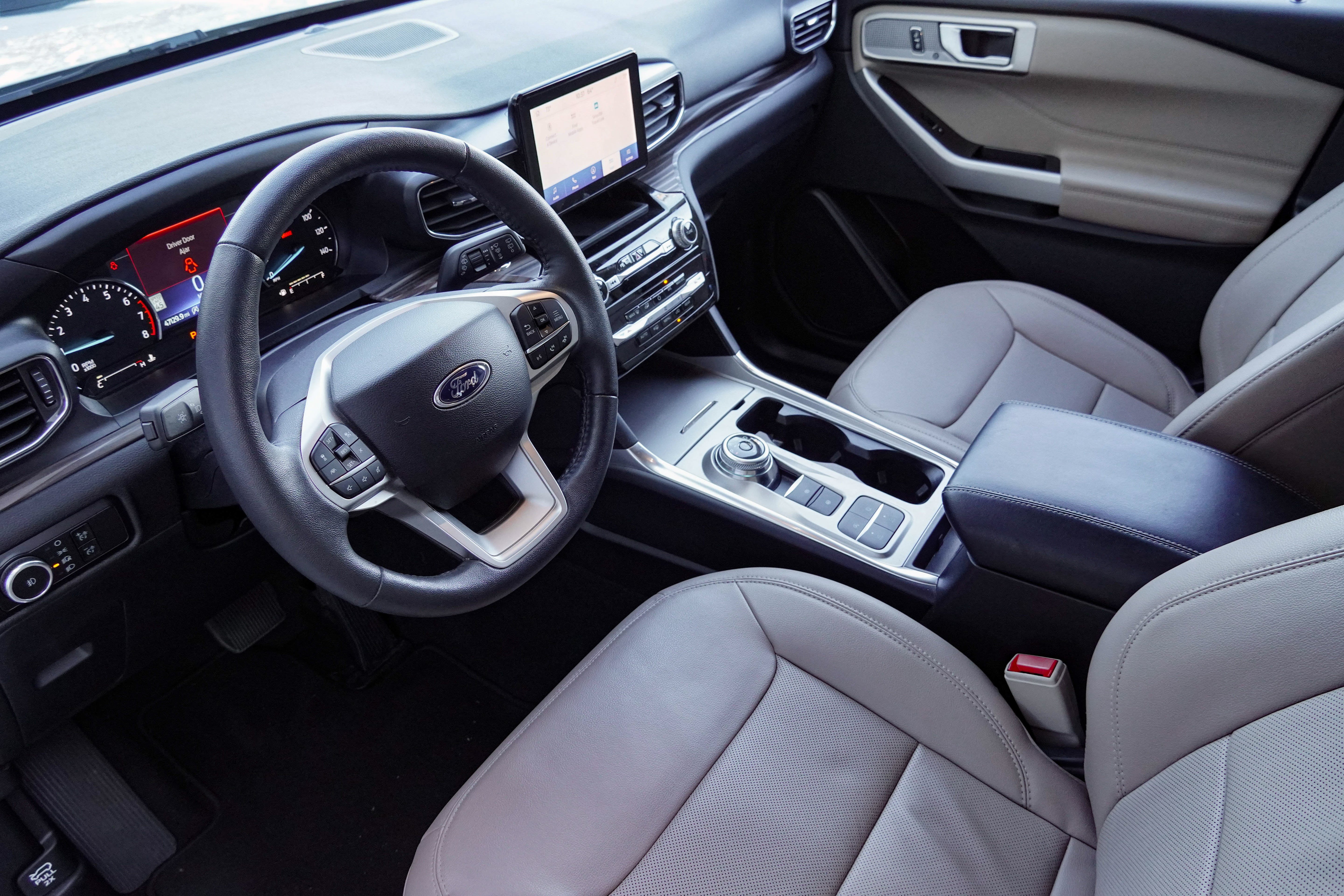 Used 2024 Ford Explorer Limited RWD image 9