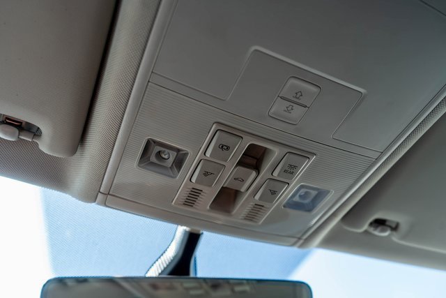 Used 2021 Volkswagen Tiguan SE image 35