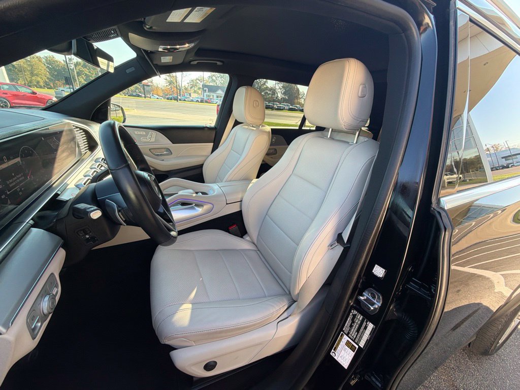 Used 2025 Mercedes-Benz GLS 450 4MATIC image 11