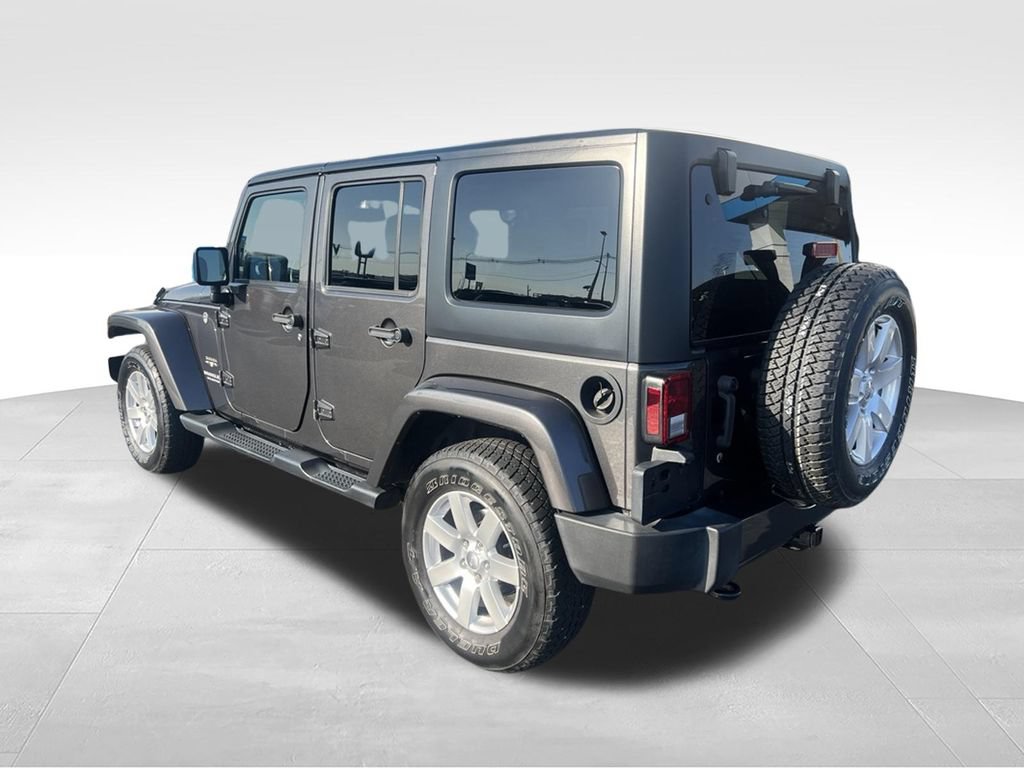 Used 2017 Jeep Wrangler Unlimited Sahara w/ Dual Top Group AWD/4WD image 6