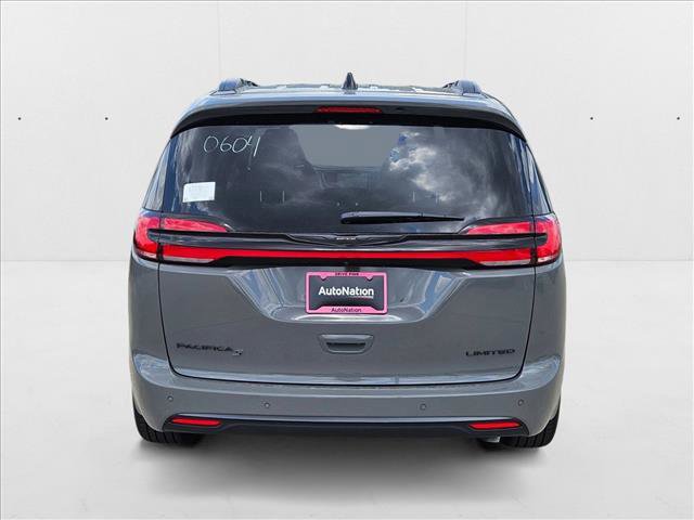 New 2025 Chrysler Pacifica Limited image 6