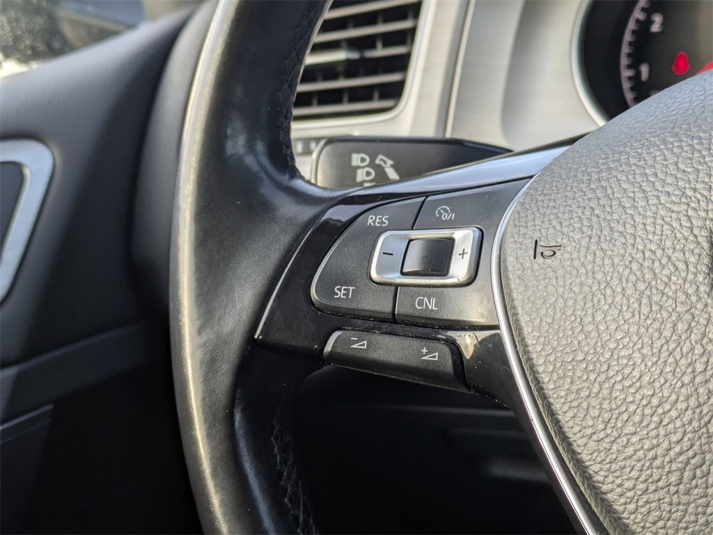 Used 2016 Volkswagen Golf S image 18