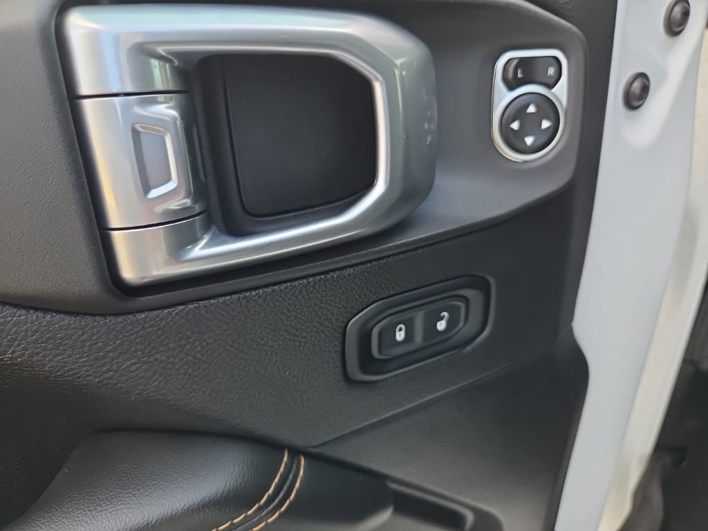 Used 2024 Jeep Wrangler Sahara image 18