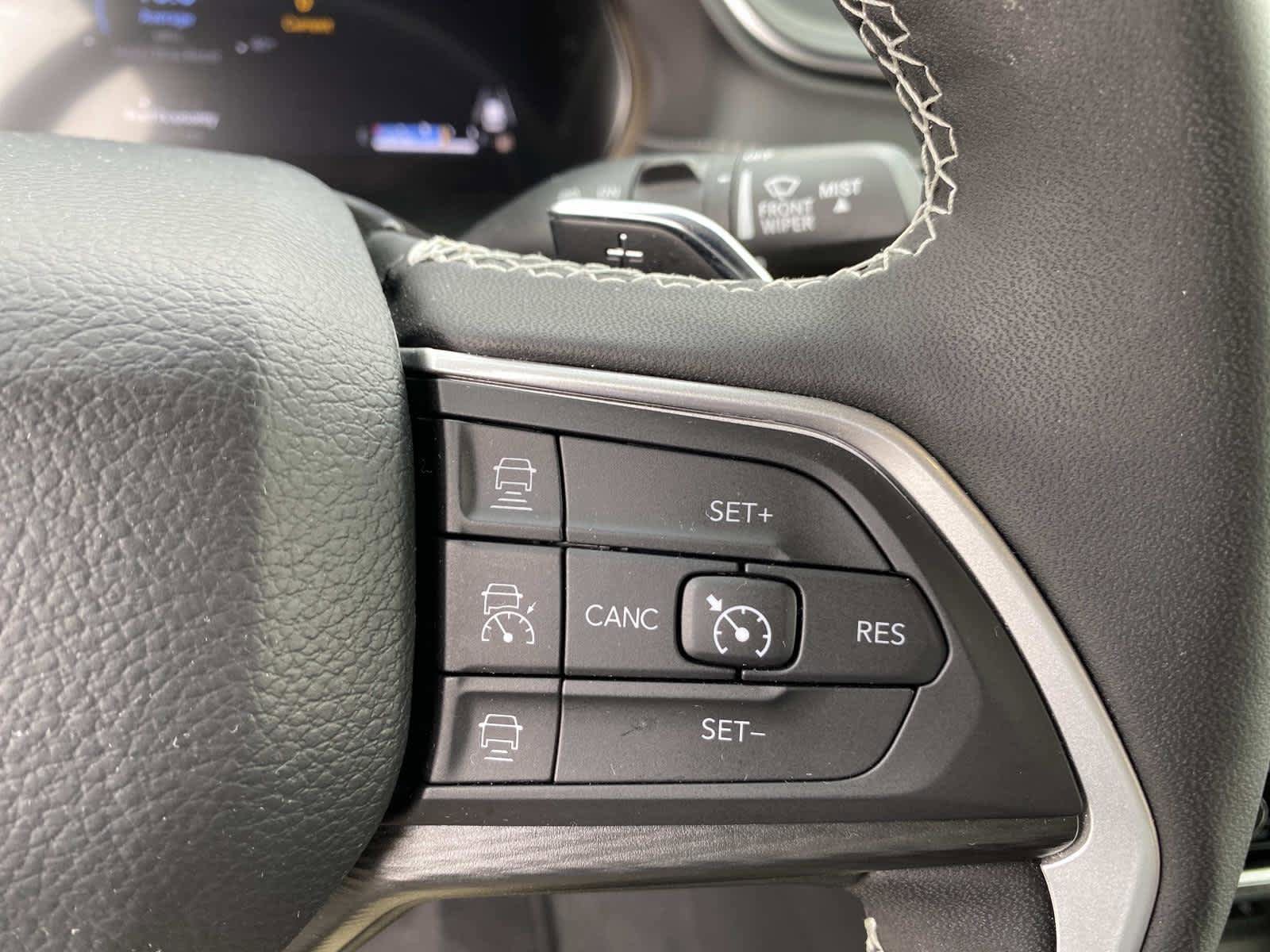 Certified 2025 Jeep Grand Cherokee Laredo w/ Luxury Tech Group I AWD/4WD image 16