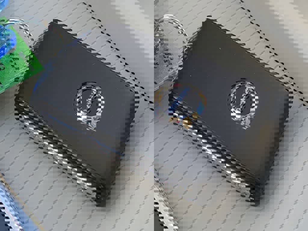 Certified 2025 Volvo XC60 T8 Core w/ Protection Package Premier image 33