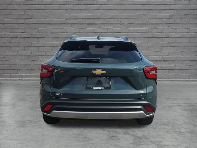 Used 2025 Chevrolet Trax LT FWD image 4