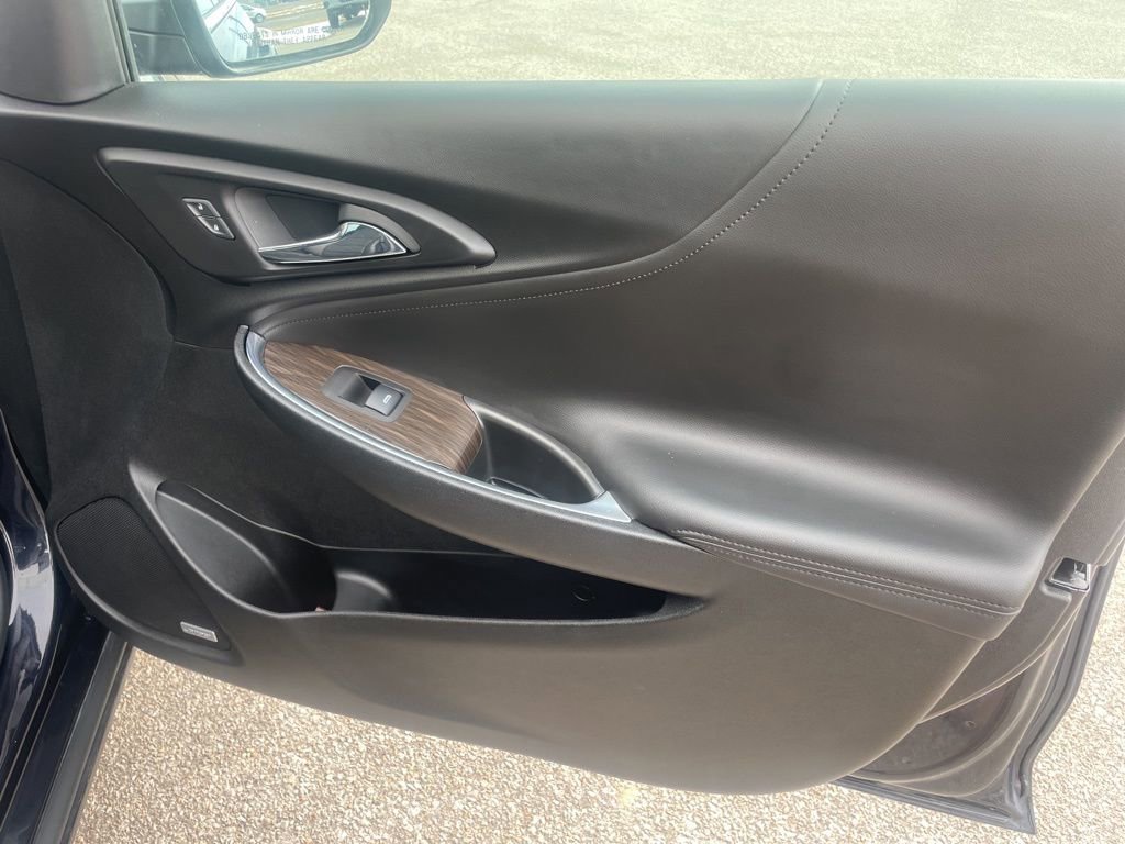 Used 2023 Chevrolet Malibu LT w/ LPO, Floor Liner Package FWD image 13