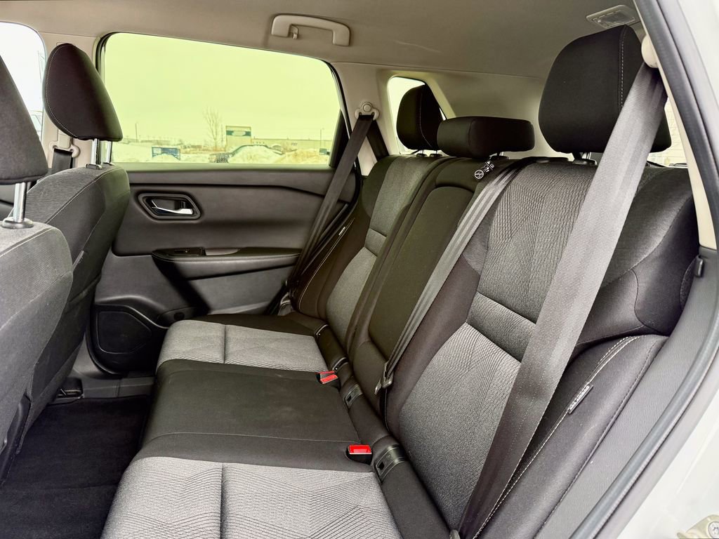 Used 2024 Nissan Rogue SV image 11