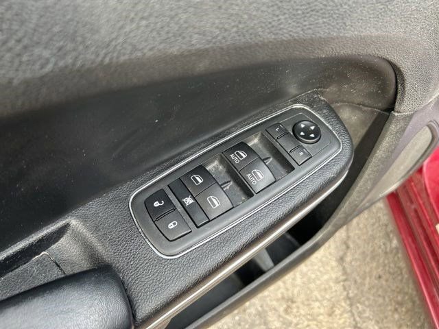 Used 2019 Chrysler 300 Touring w/ Sport Appearance Package image 13