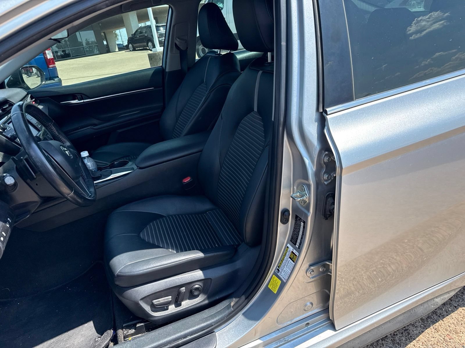 Used 2020 Toyota Camry SE FWD image 7